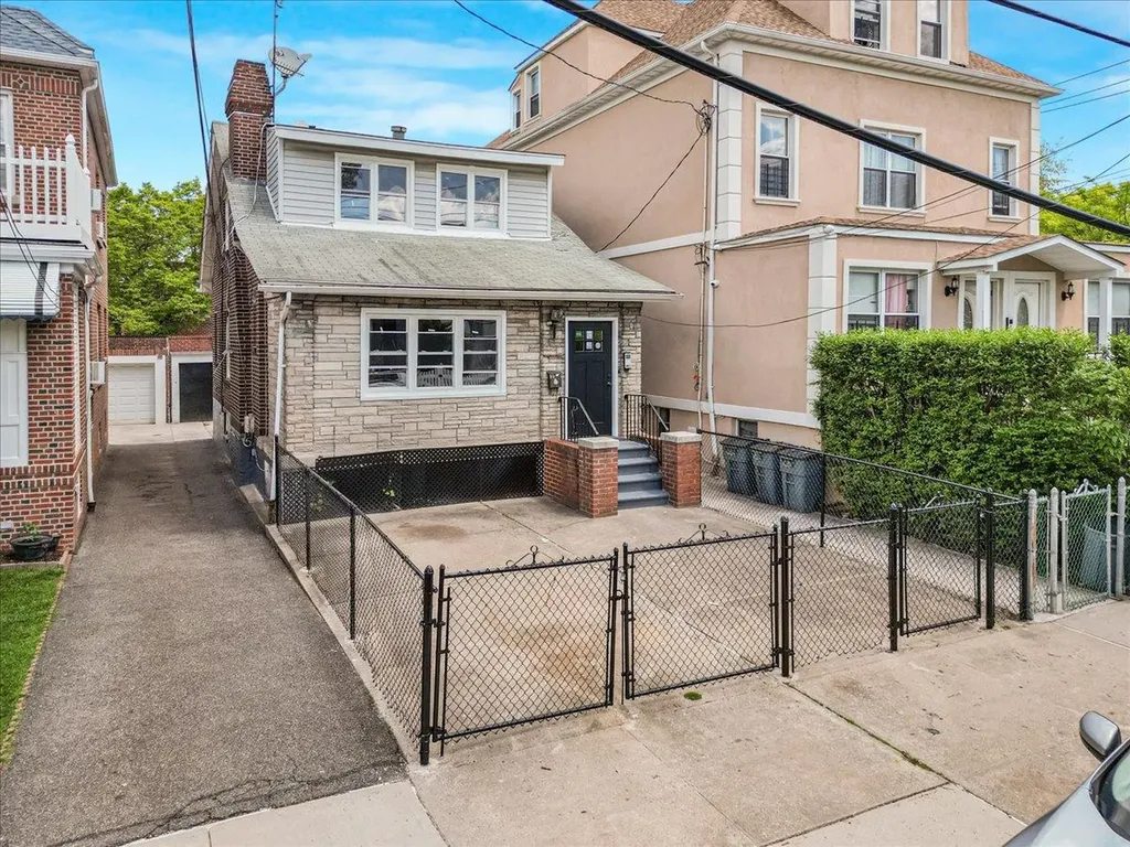 1704 Yates Avenue Bronx NY 10461