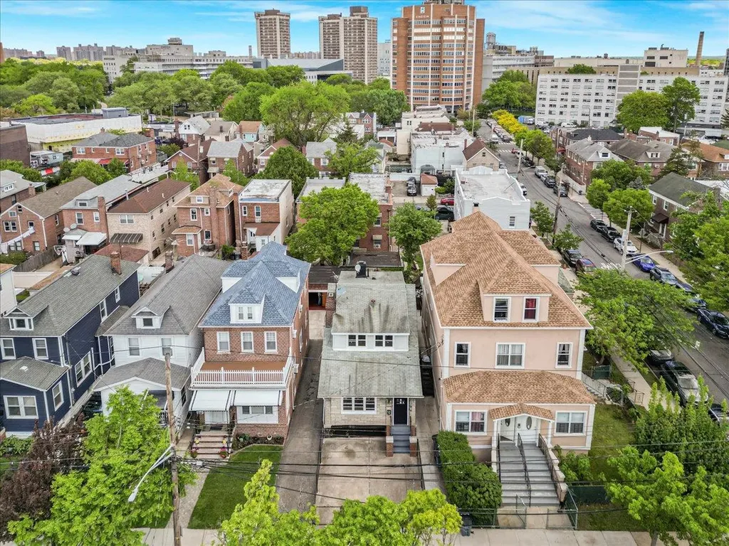 1704 Yates Avenue Bronx NY 10461
