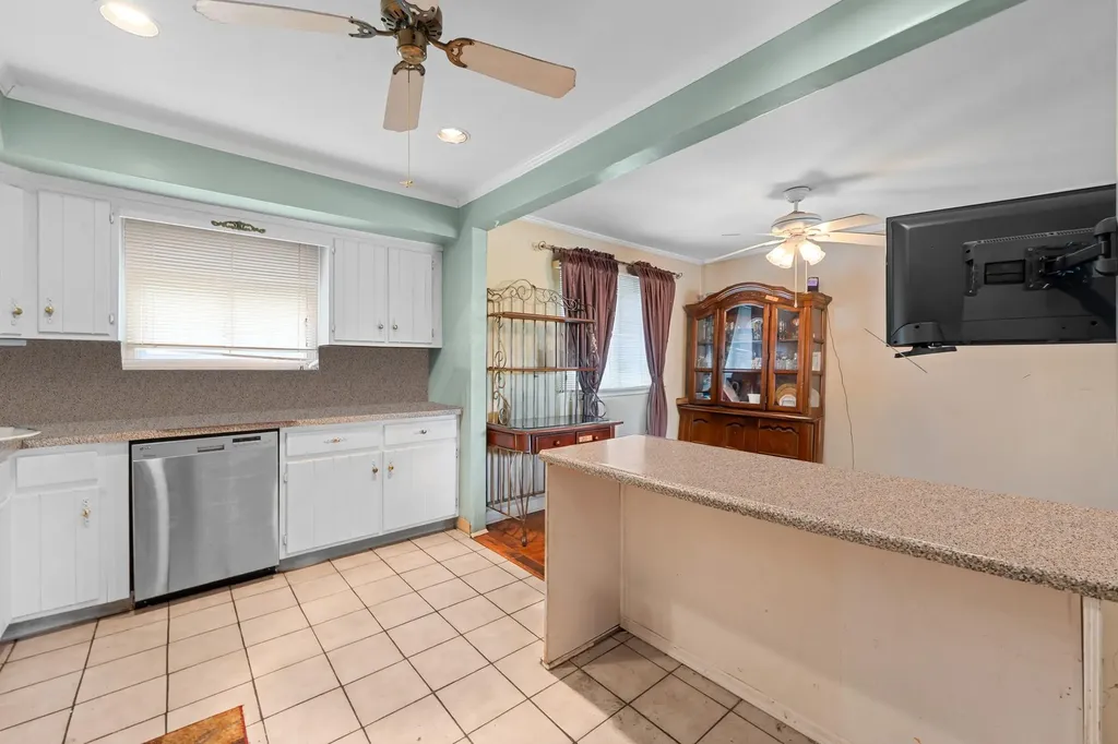 46 Ford Drive W Massapequa NY 11758