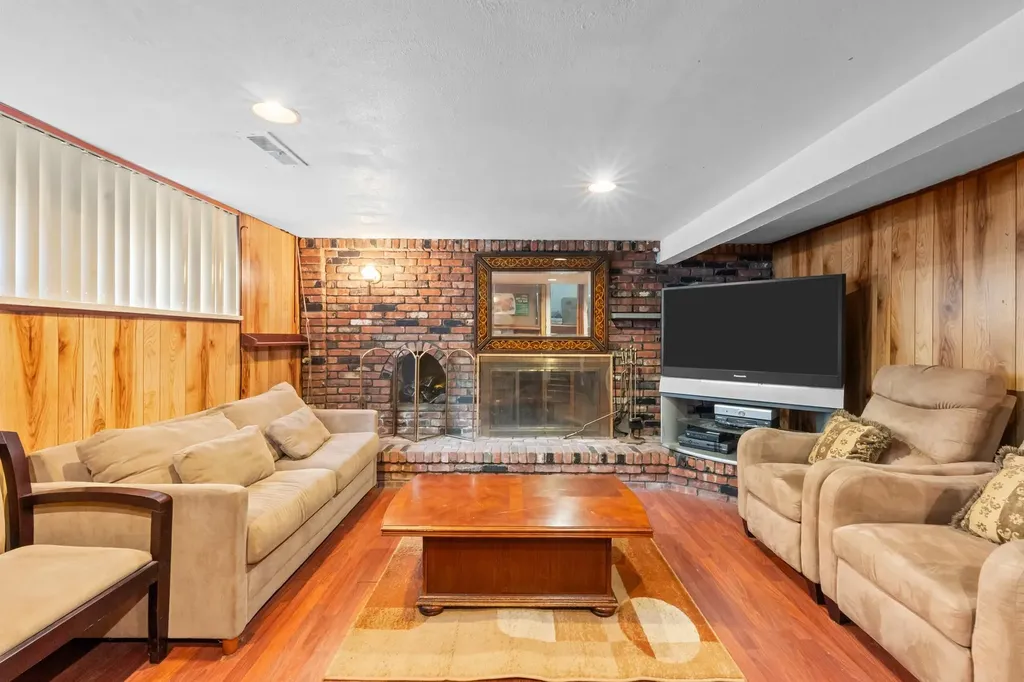 46 Ford Drive W Massapequa NY 11758