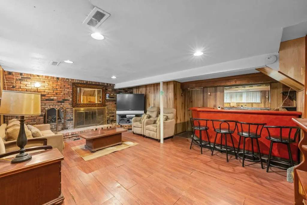 46 Ford Drive W Massapequa NY 11758