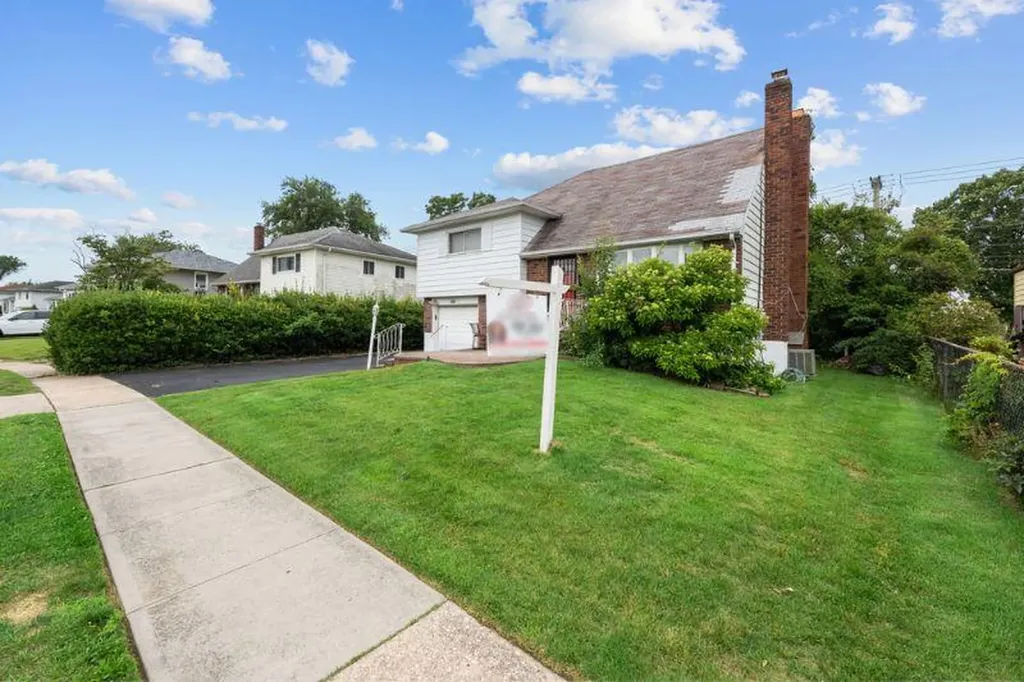 46 Ford Drive W Massapequa NY 11758