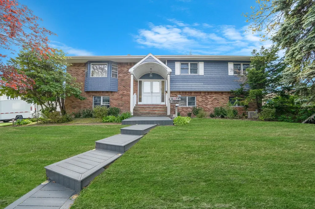 156 Lenox Road West Babylon NY 11704