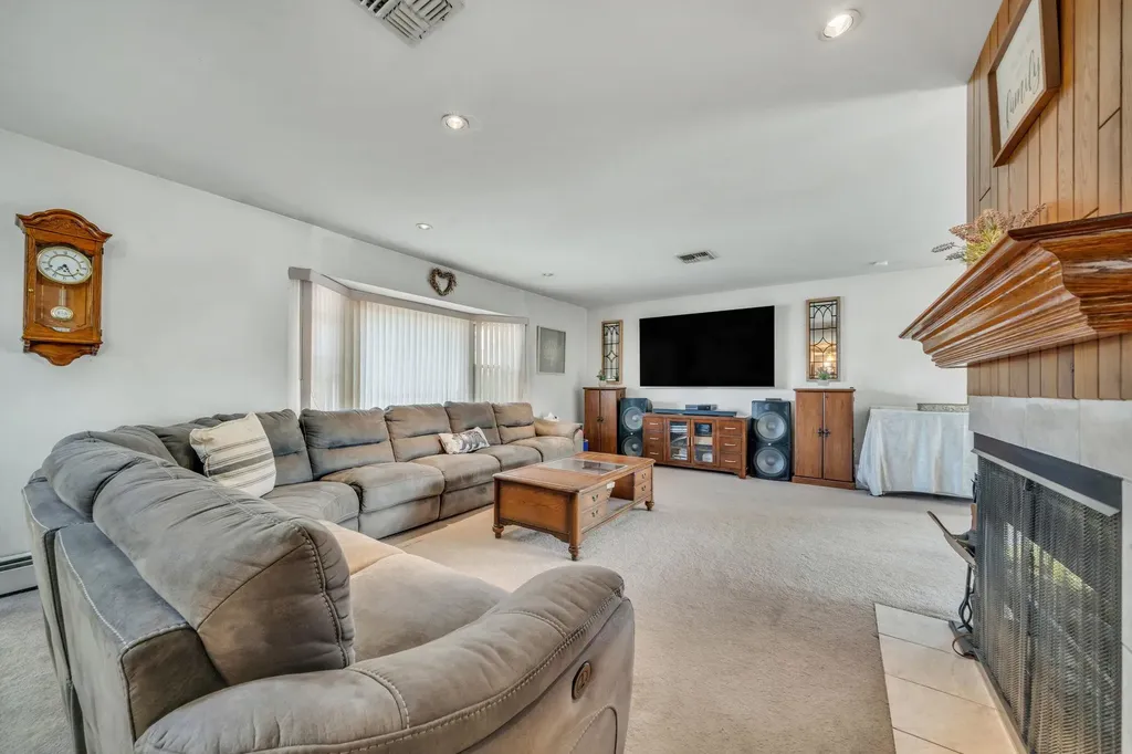 156 Lenox Road West Babylon NY 11704