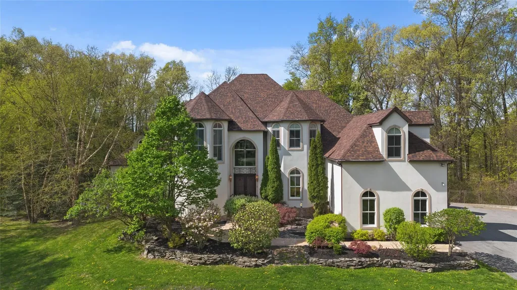 9 Quail Ridge Road Hyde Park NY 12538