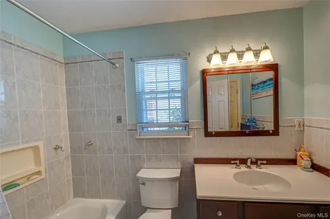 20 Bayview Road Amityville NY 11701