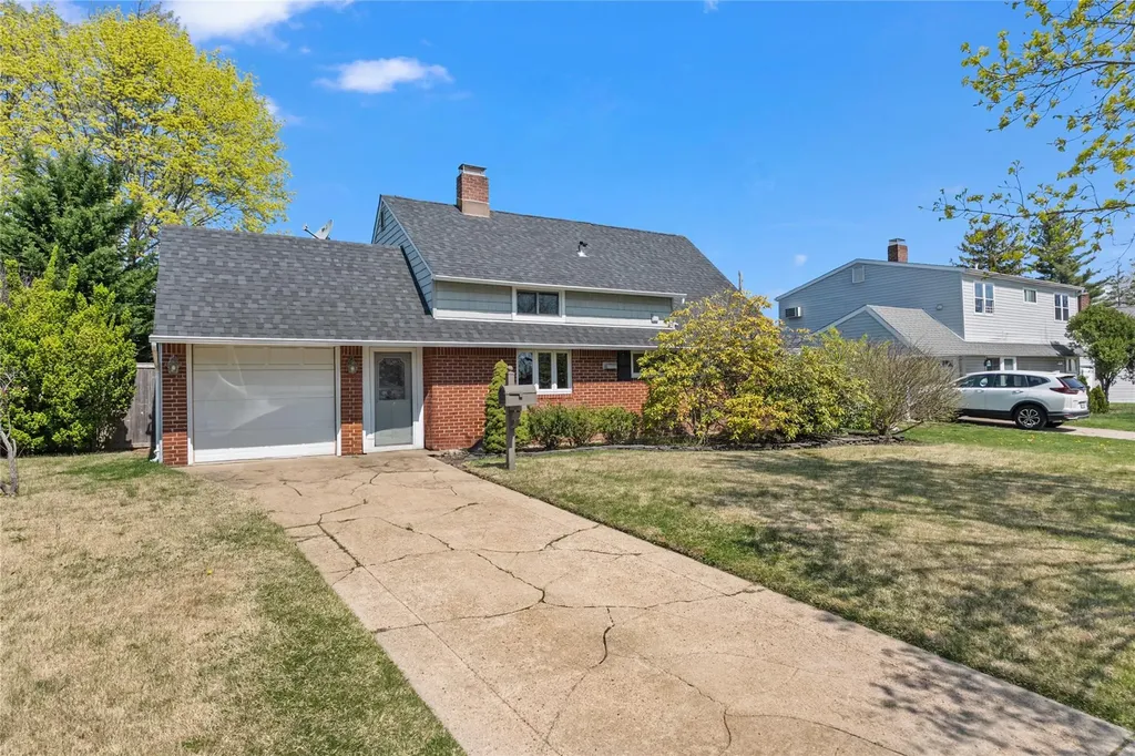 4 Springtime Lane E Levittown NY 11756