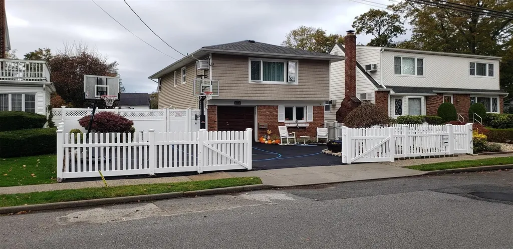 760 Silver Lake Place Baldwin NY 11510