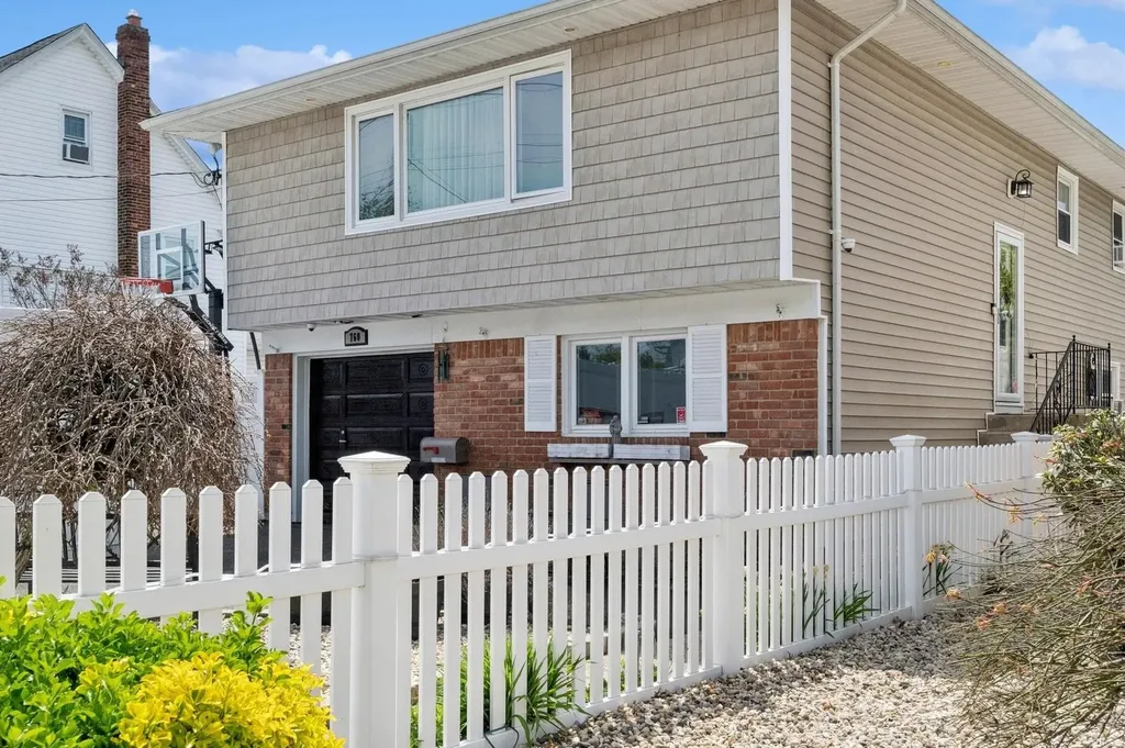 760 Silver Lake Place Baldwin NY 11510