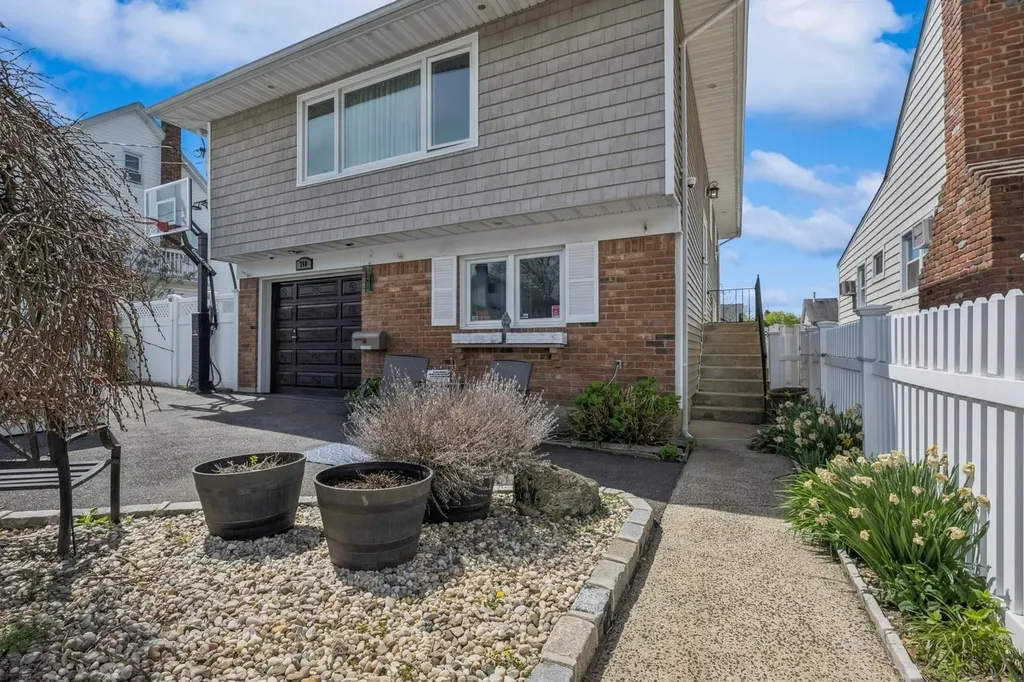 760 Silver Lake Place Baldwin NY 11510