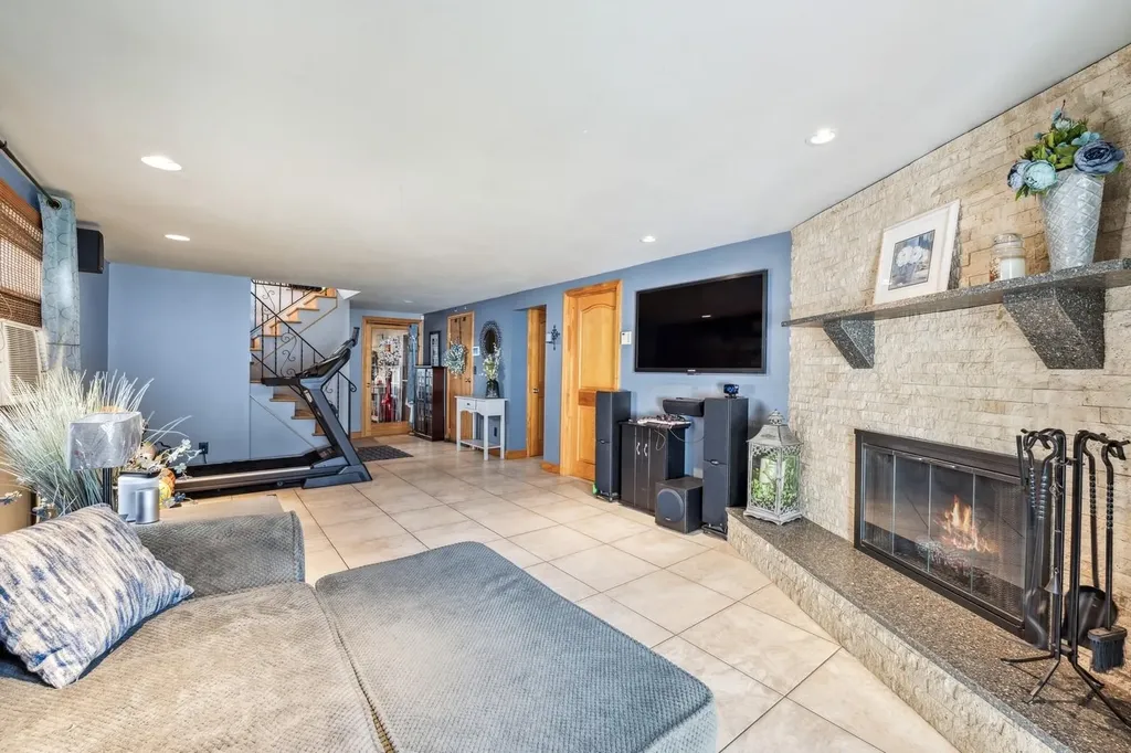 760 Silver Lake Place Baldwin NY 11510