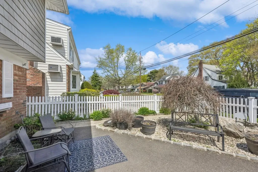 760 Silver Lake Place Baldwin NY 11510