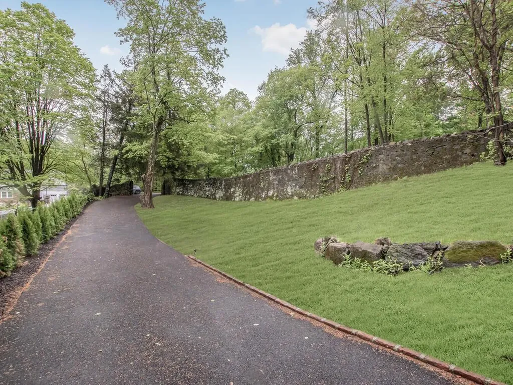 38 Mountain Side Trail Cortlandt Manor NY 10567