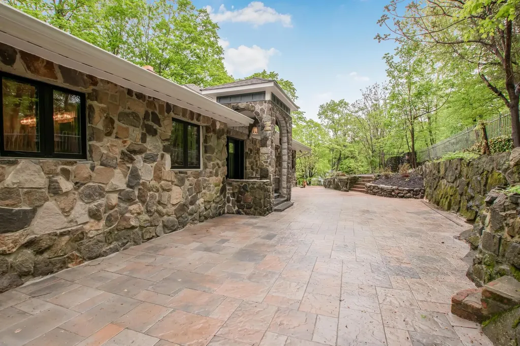 38 Mountain Side Trail Cortlandt Manor NY 10567