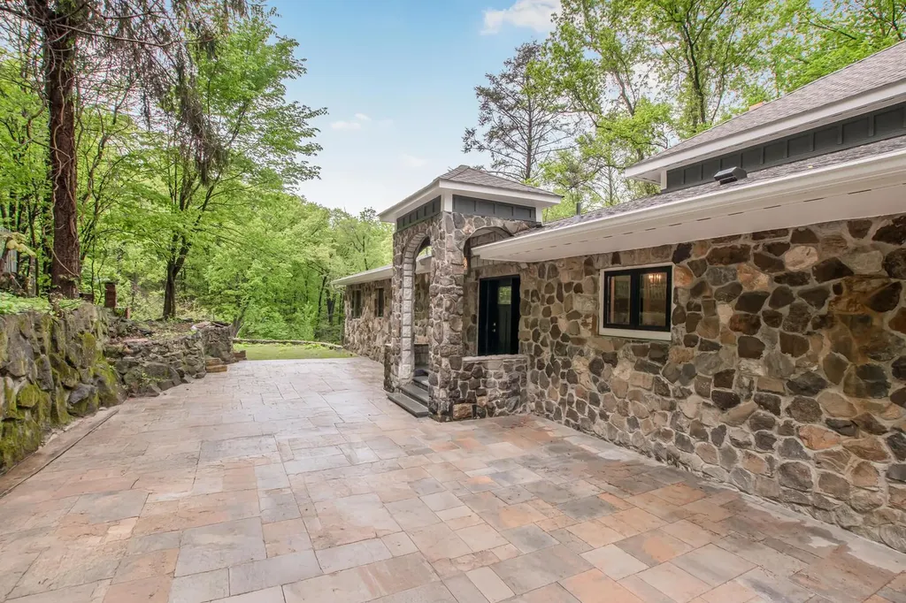 38 Mountain Side Trail Cortlandt Manor NY 10567