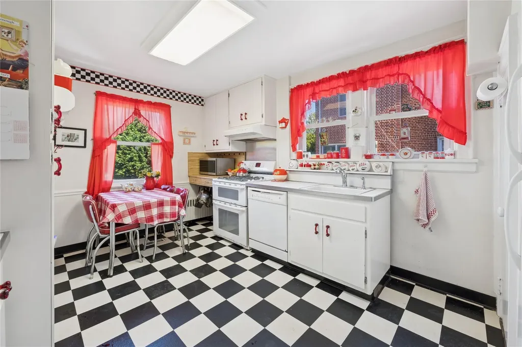 219 Third Avenue Pelham NY 10803
