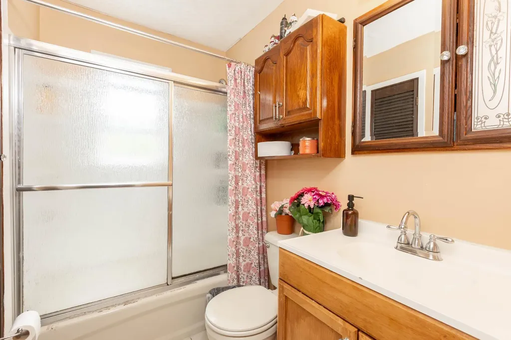 1069 Brookdale Avenue Bay Shore NY 11706