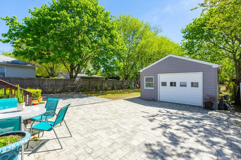 1069 Brookdale Avenue Bay Shore NY 11706