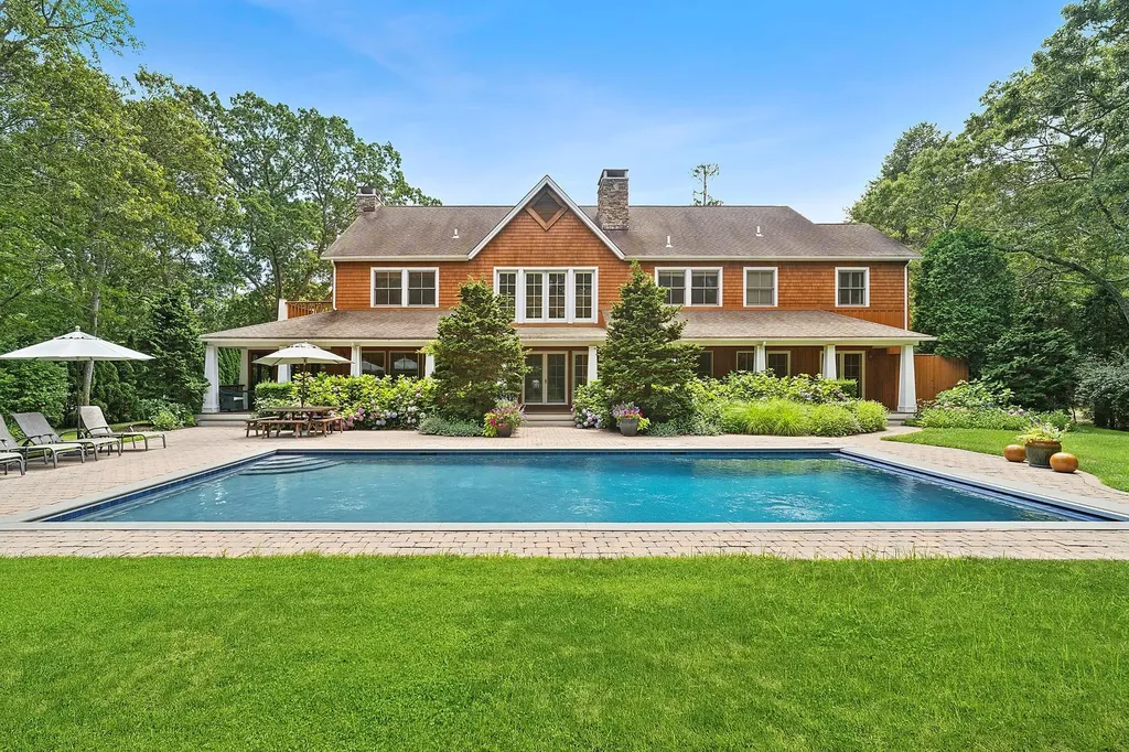 179 Bay Avenue E Hampton Bays NY 11946