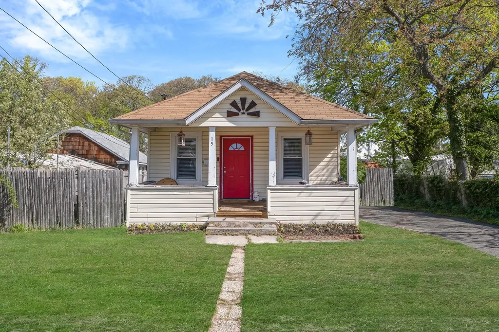 15 Riverview Court Patchogue NY 11772
