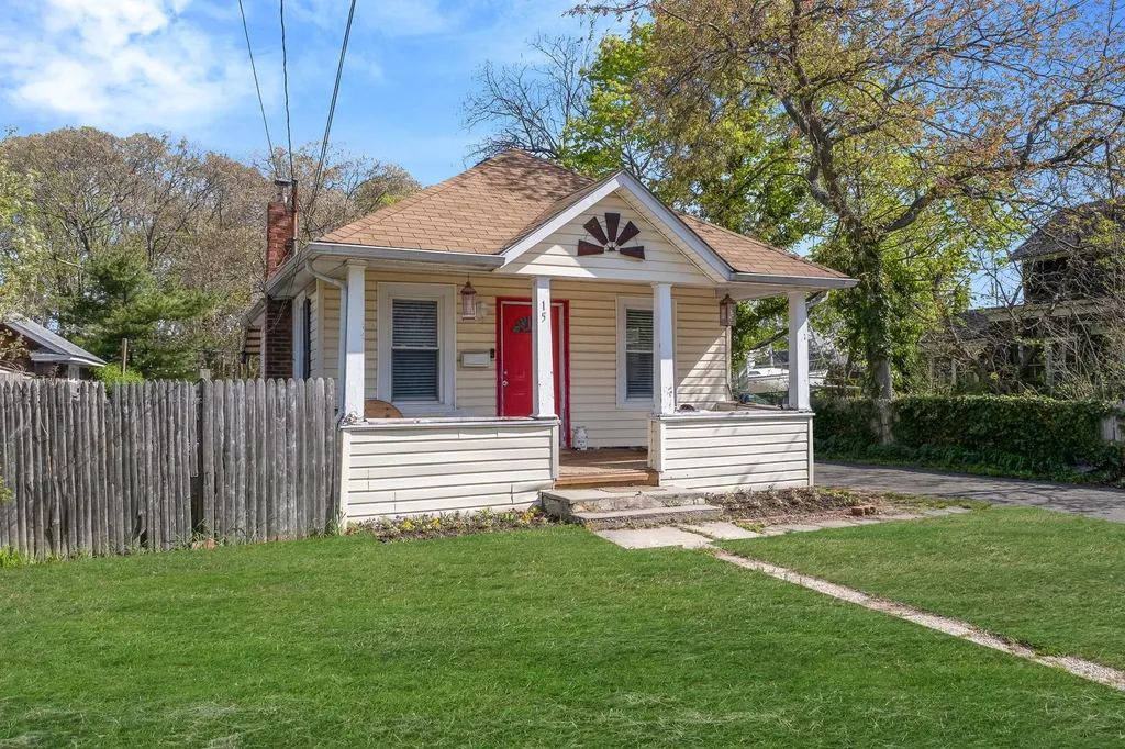 15 Riverview Court Patchogue NY 11772