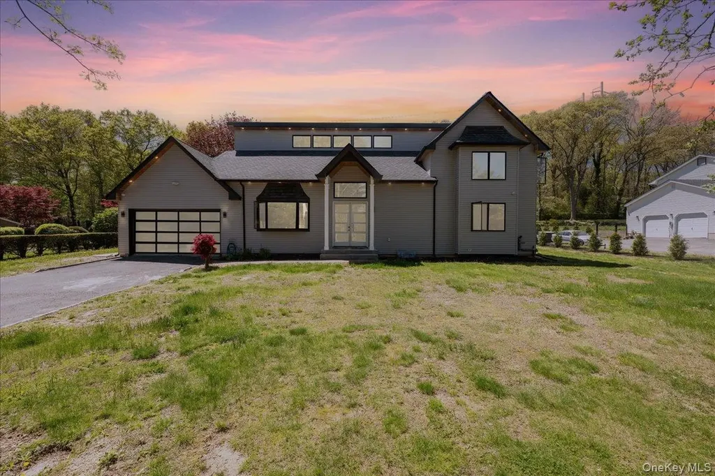11 Grayon Drive Dix Hills NY 11746