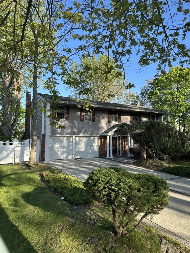 23 Algonquin Lane Commack NY 11725