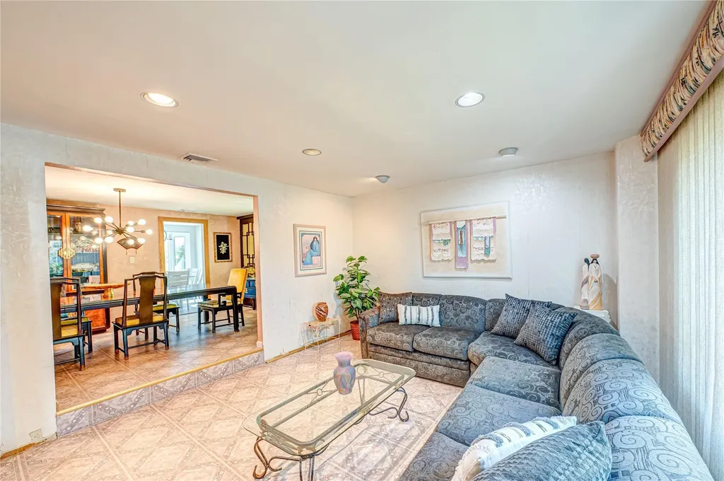 23 Algonquin Lane Commack NY 11725