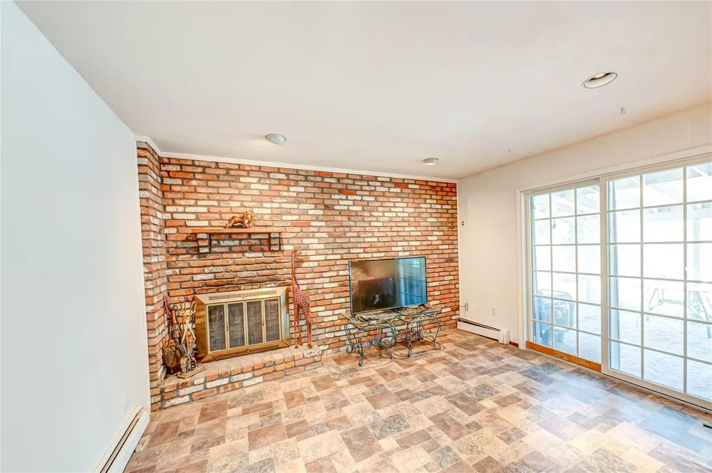 23 Algonquin Lane Commack NY 11725