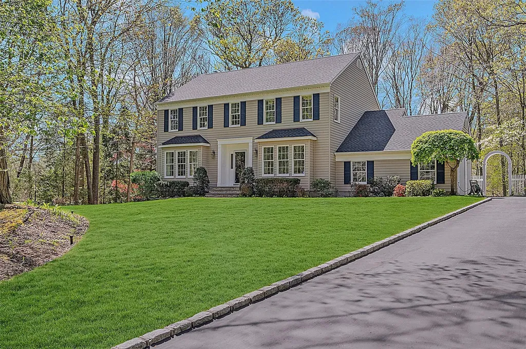 19 Emerald Lane Wading River NY 11792