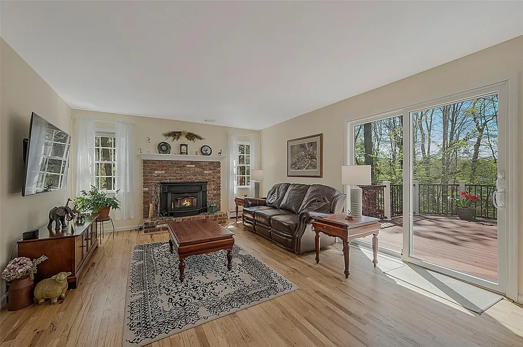 19 Emerald Lane Wading River NY 11792