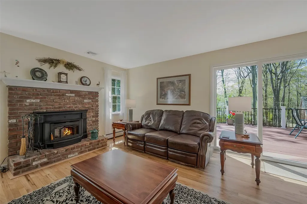 19 Emerald Lane Wading River NY 11792