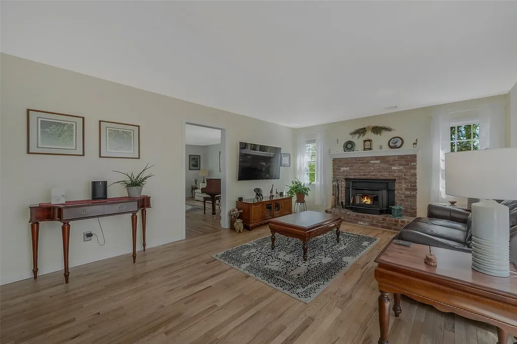 19 Emerald Lane Wading River NY 11792