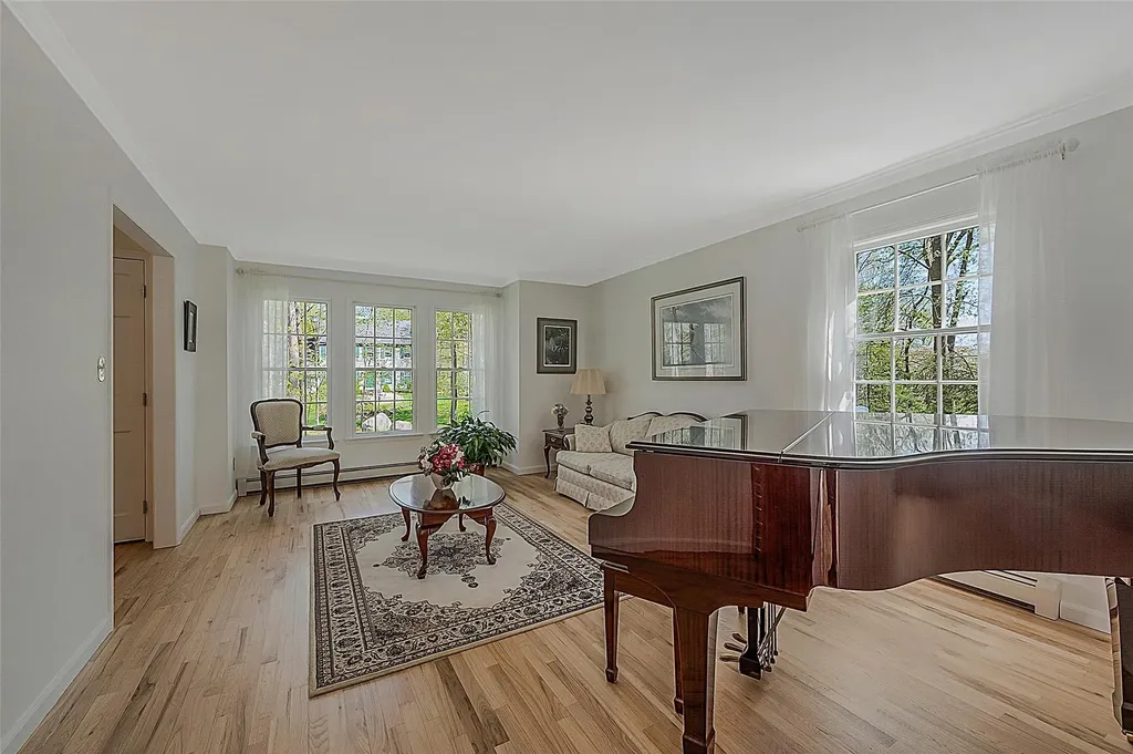 19 Emerald Lane Wading River NY 11792