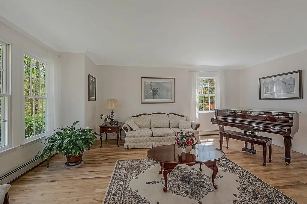 19 Emerald Lane Wading River NY 11792