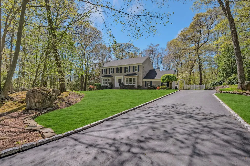 19 Emerald Lane Wading River NY 11792