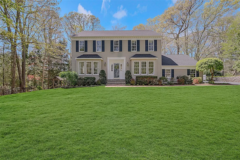 19 Emerald Lane Wading River NY 11792