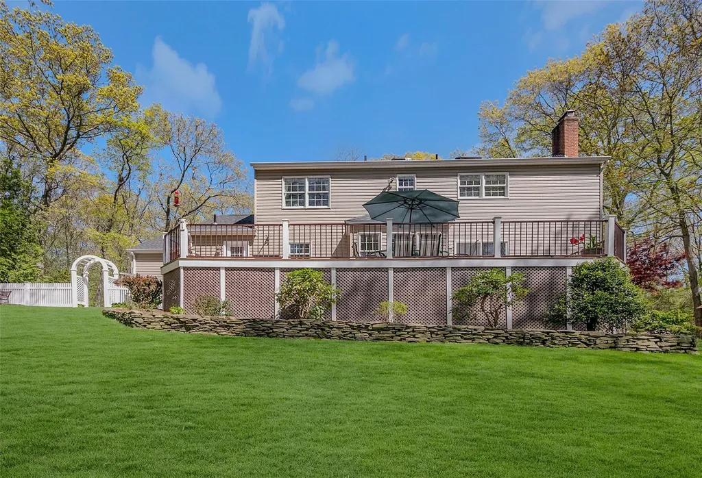 19 Emerald Lane Wading River NY 11792