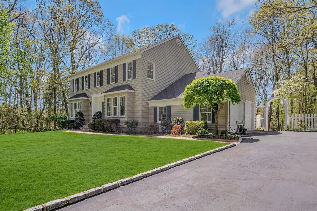 19 Emerald Lane Wading River NY 11792
