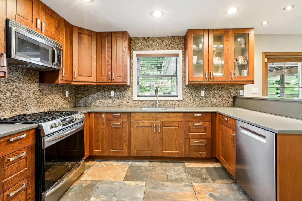 9 Carriage Lane Nanuet NY 10954