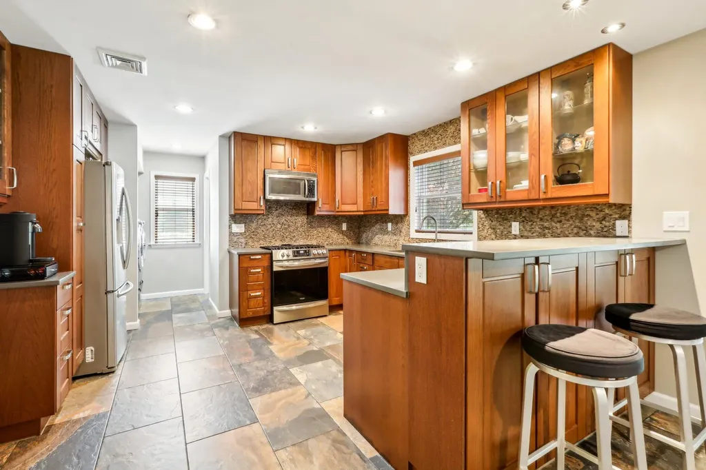 9 Carriage Lane Nanuet NY 10954