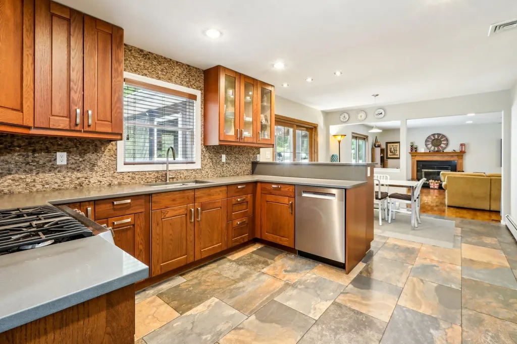 9 Carriage Lane Nanuet NY 10954