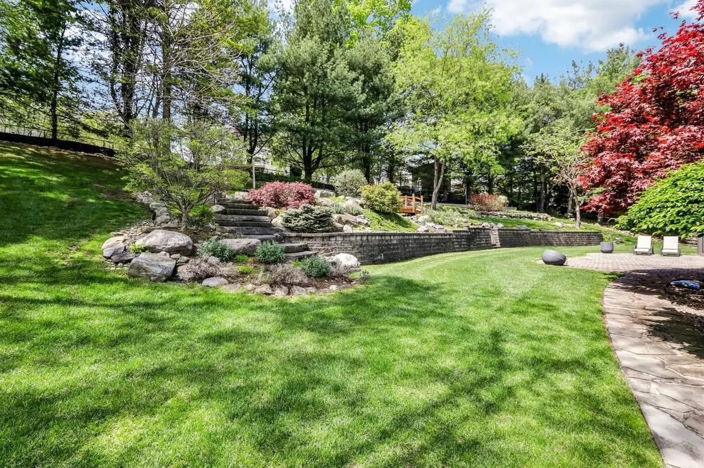 9 Carriage Lane Nanuet NY 10954