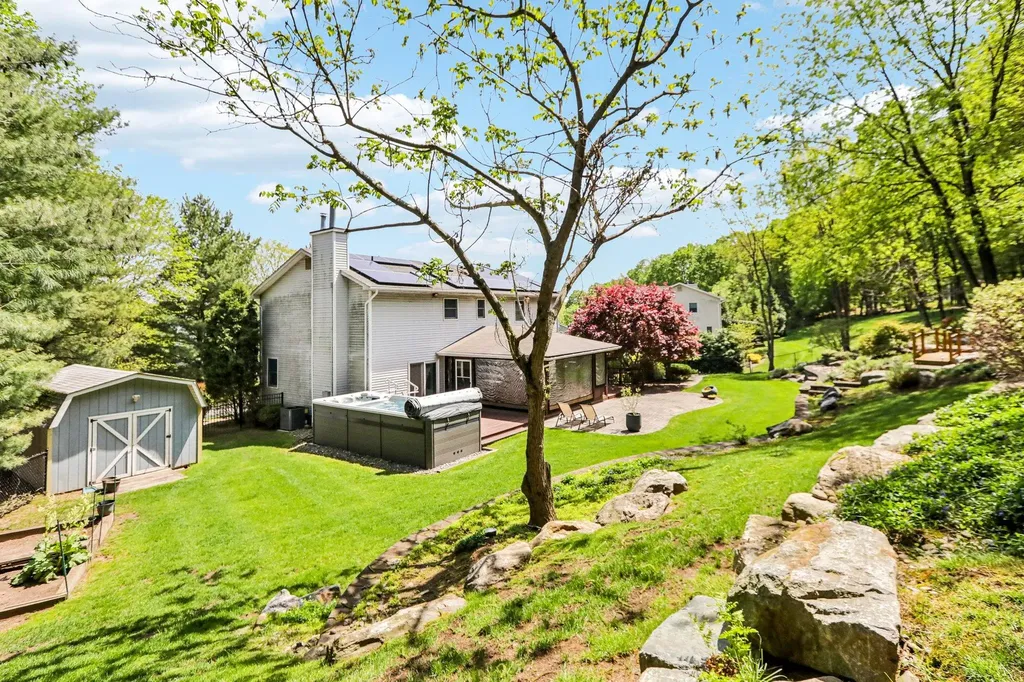 9 Carriage Lane Nanuet NY 10954