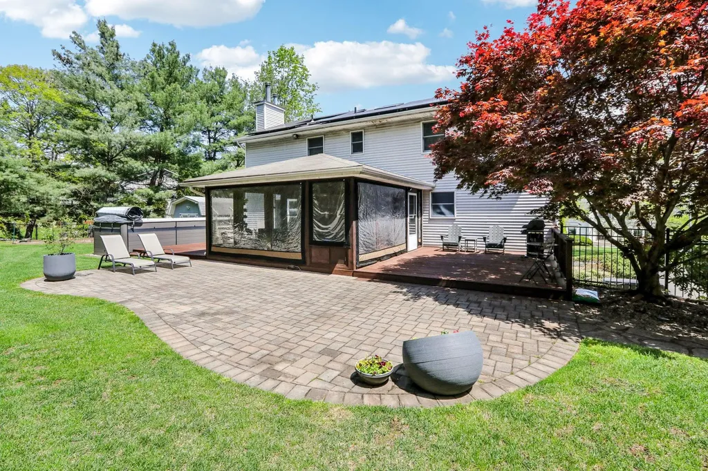 9 Carriage Lane Nanuet NY 10954