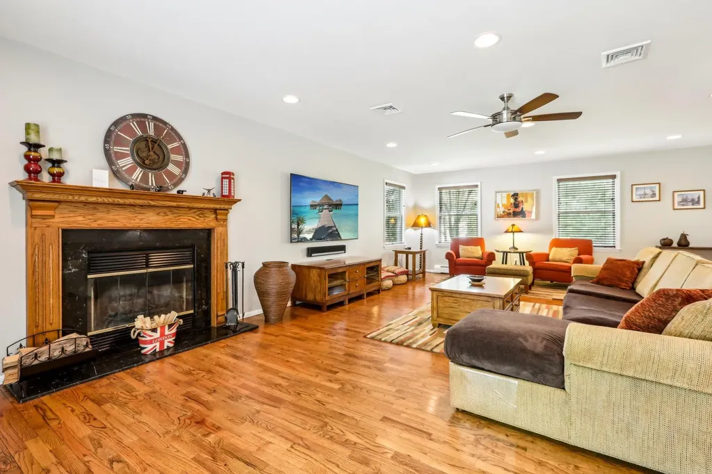 9 Carriage Lane Nanuet NY 10954