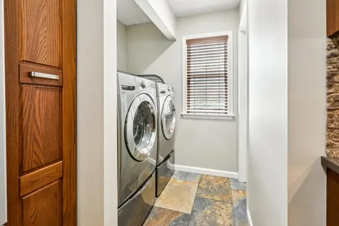9 Carriage Lane Nanuet NY 10954