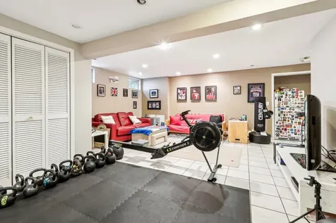 9 Carriage Lane Nanuet NY 10954