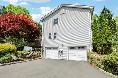 9 Carriage Lane Nanuet NY 10954
