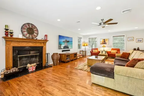 9 Carriage Lane Nanuet NY 10954